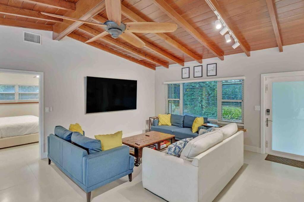 Villa Rare Hidden Getaway Heated Pool 1.5 Acres! Sleeps 16 Fort Lauderdale Exterior foto