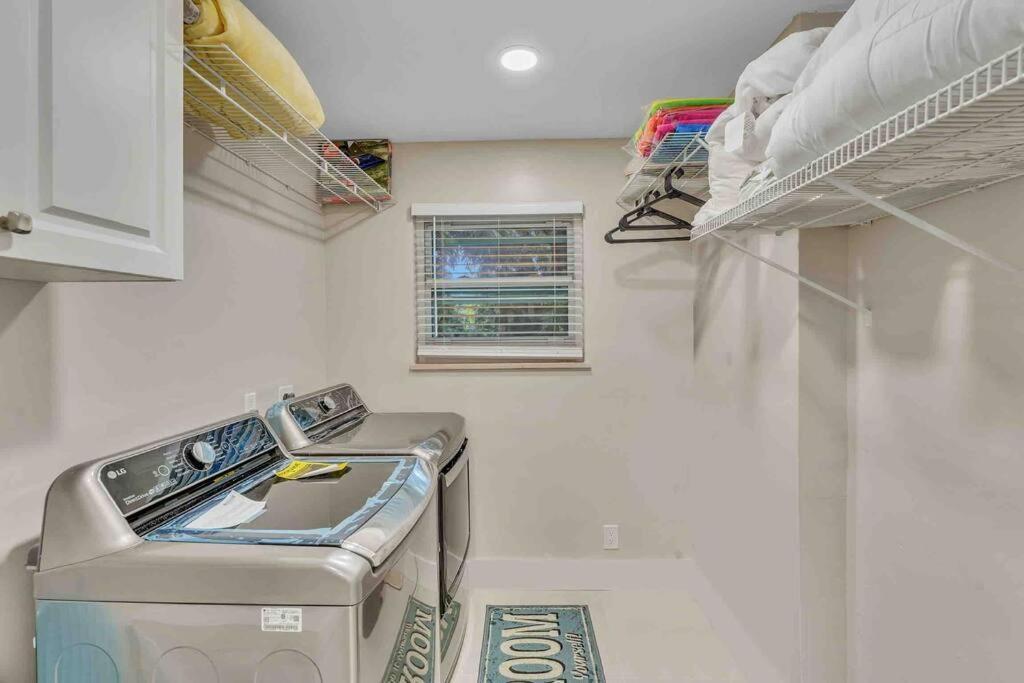 Villa Rare Hidden Getaway Heated Pool 1.5 Acres! Sleeps 16 Fort Lauderdale Exterior foto