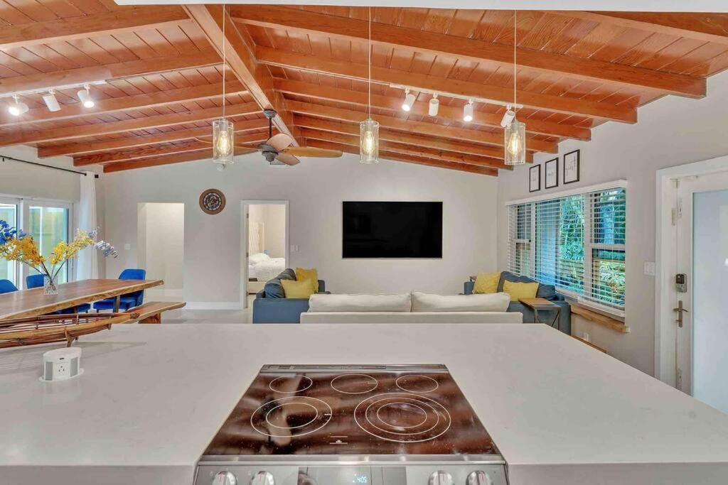 Villa Rare Hidden Getaway Heated Pool 1.5 Acres! Sleeps 16 Fort Lauderdale Exterior foto