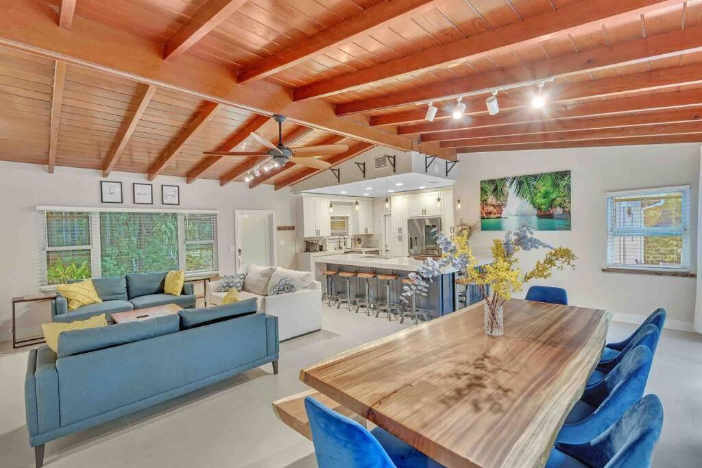 Villa Rare Hidden Getaway Heated Pool 1.5 Acres! Sleeps 16 Fort Lauderdale Exterior foto