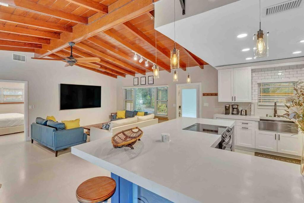 Villa Rare Hidden Getaway Heated Pool 1.5 Acres! Sleeps 16 Fort Lauderdale Exterior foto