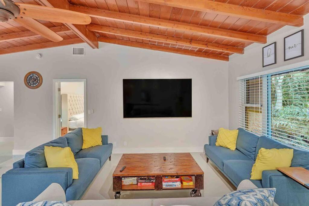 Villa Rare Hidden Getaway Heated Pool 1.5 Acres! Sleeps 16 Fort Lauderdale Exterior foto