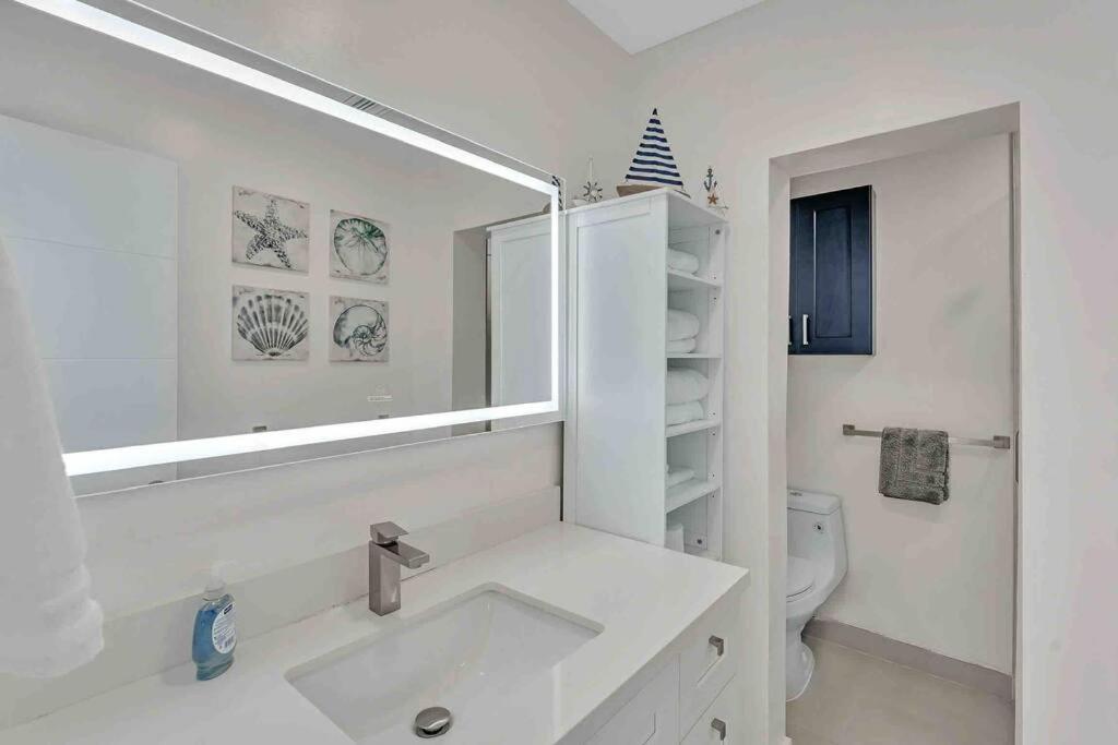 Villa Rare Hidden Getaway Heated Pool 1.5 Acres! Sleeps 16 Fort Lauderdale Exterior foto