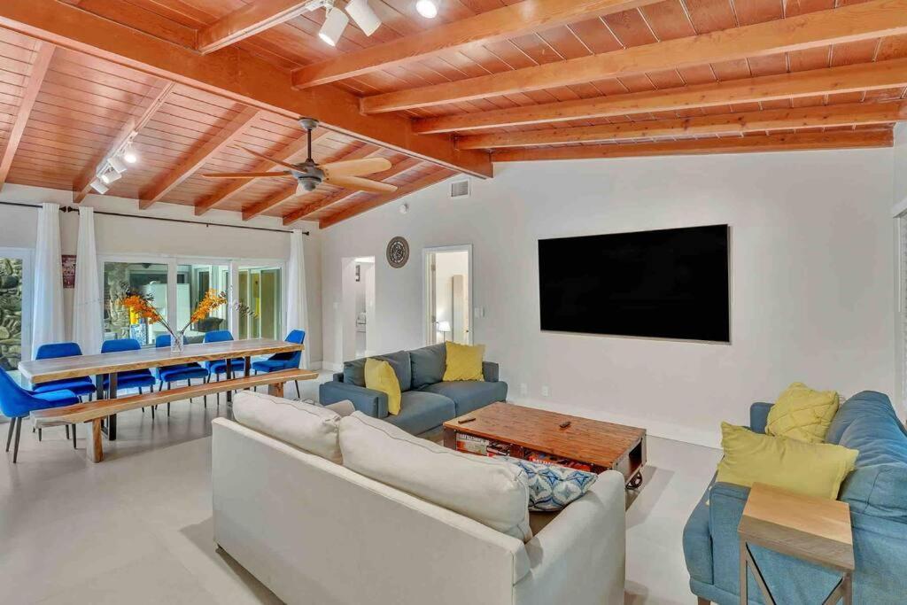 Villa Rare Hidden Getaway Heated Pool 1.5 Acres! Sleeps 16 Fort Lauderdale Exterior foto